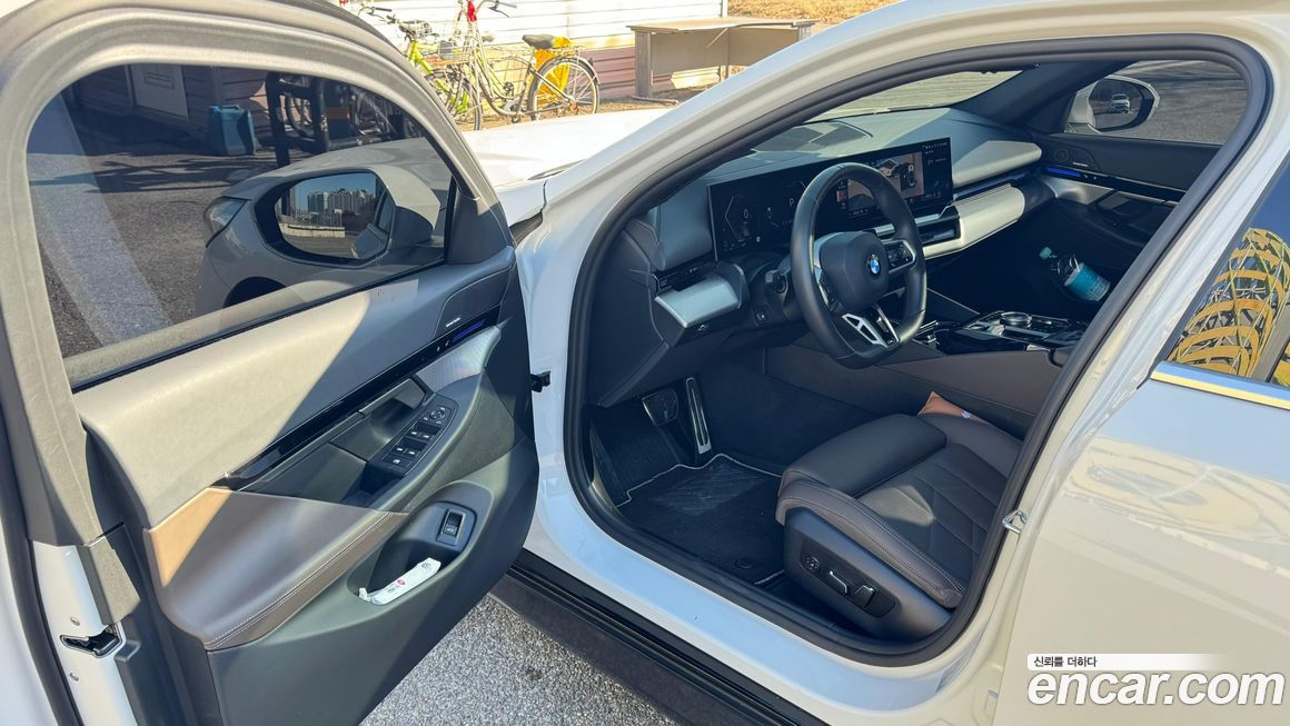 BMW 5-Series 523d xDrive M Sport, 2024