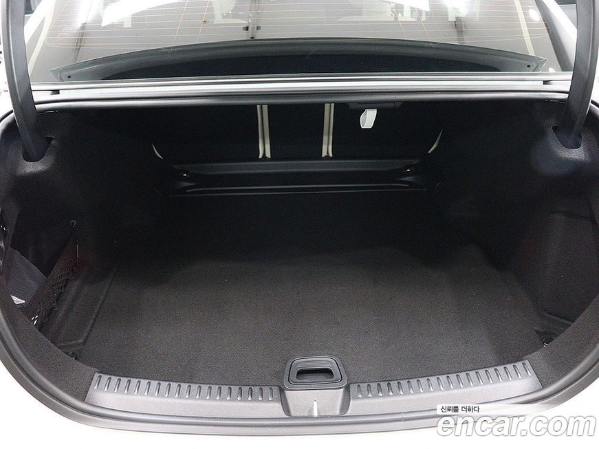 Mercedes-Benz E-Class E300 4MATIC AMG Line, 2025