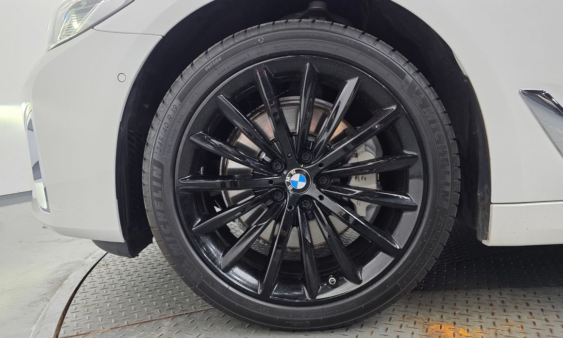 BMW 5-Series 530i xDrive Luxury, 2023
