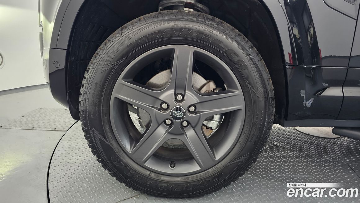 Land Rover Defender 90 D250 X-Dynamic SE, 2025