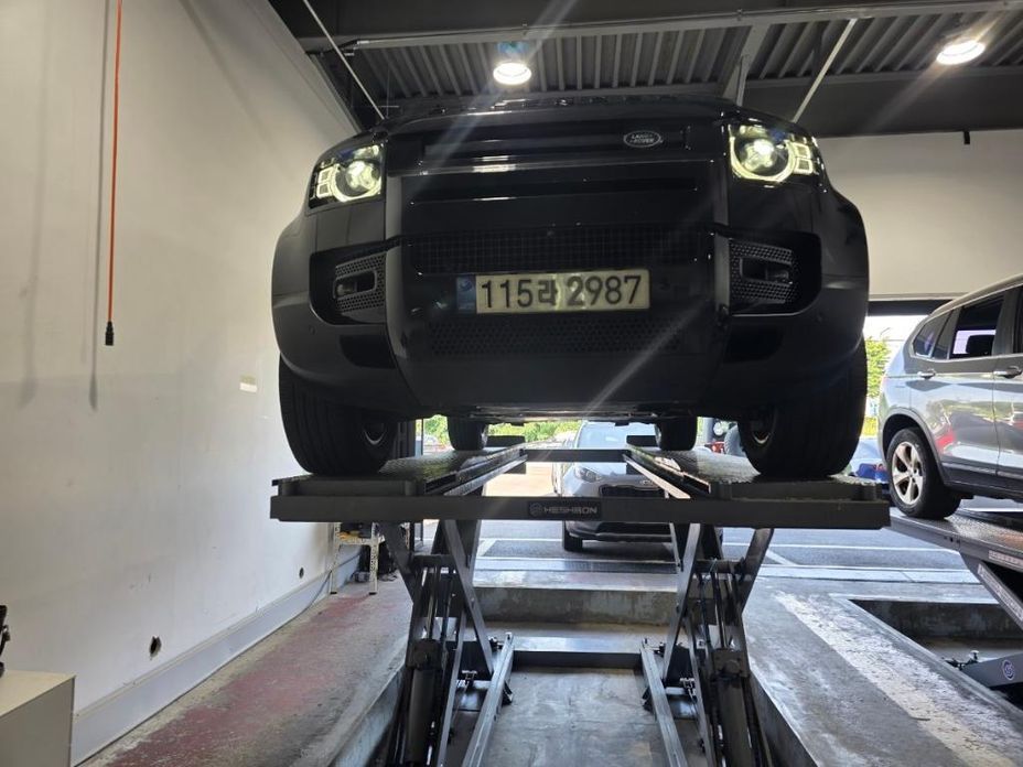 Land Rover Defender 110 D300 HSE, 2023