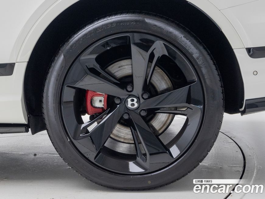 Bentley Bentayga 4.0 V8 EWB Azure, 2024