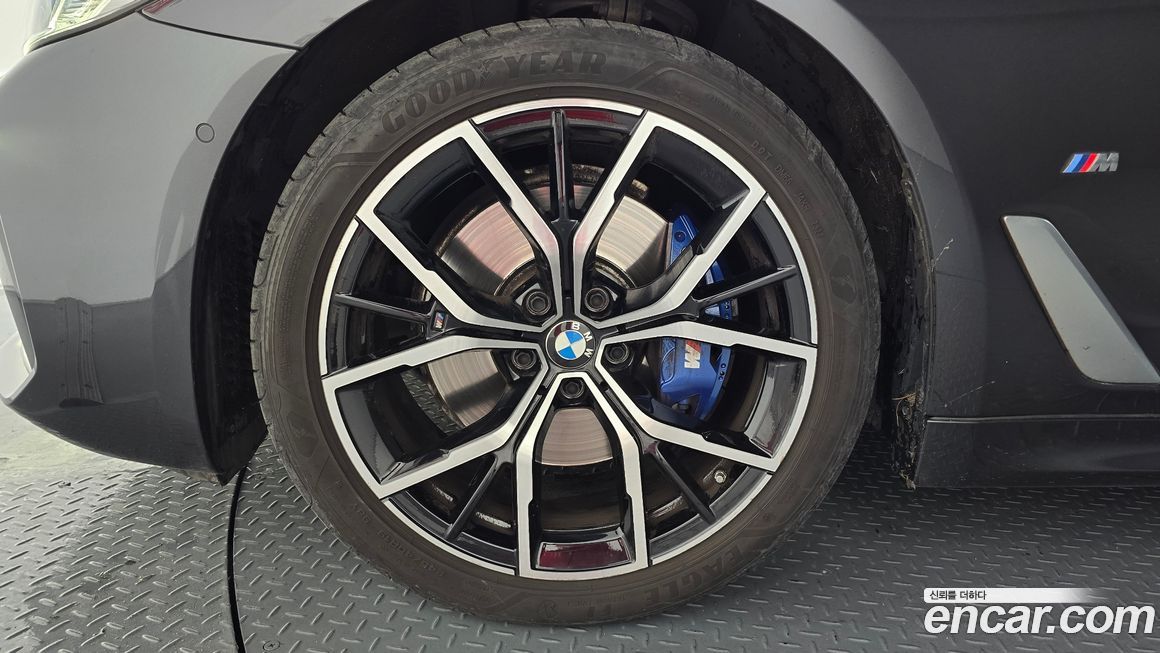 BMW 5-Series 530i xDrive M Sport Package, 2023