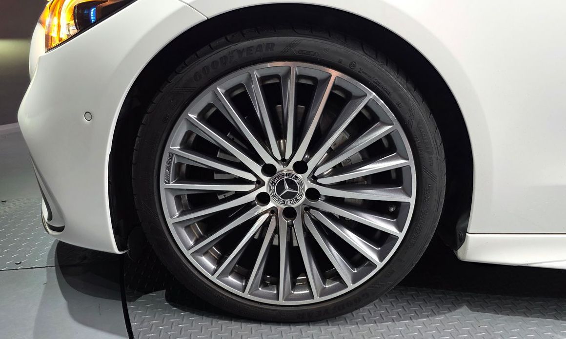 Mercedes-Benz C-Class C300 4MATIC AMG Line, 2023
