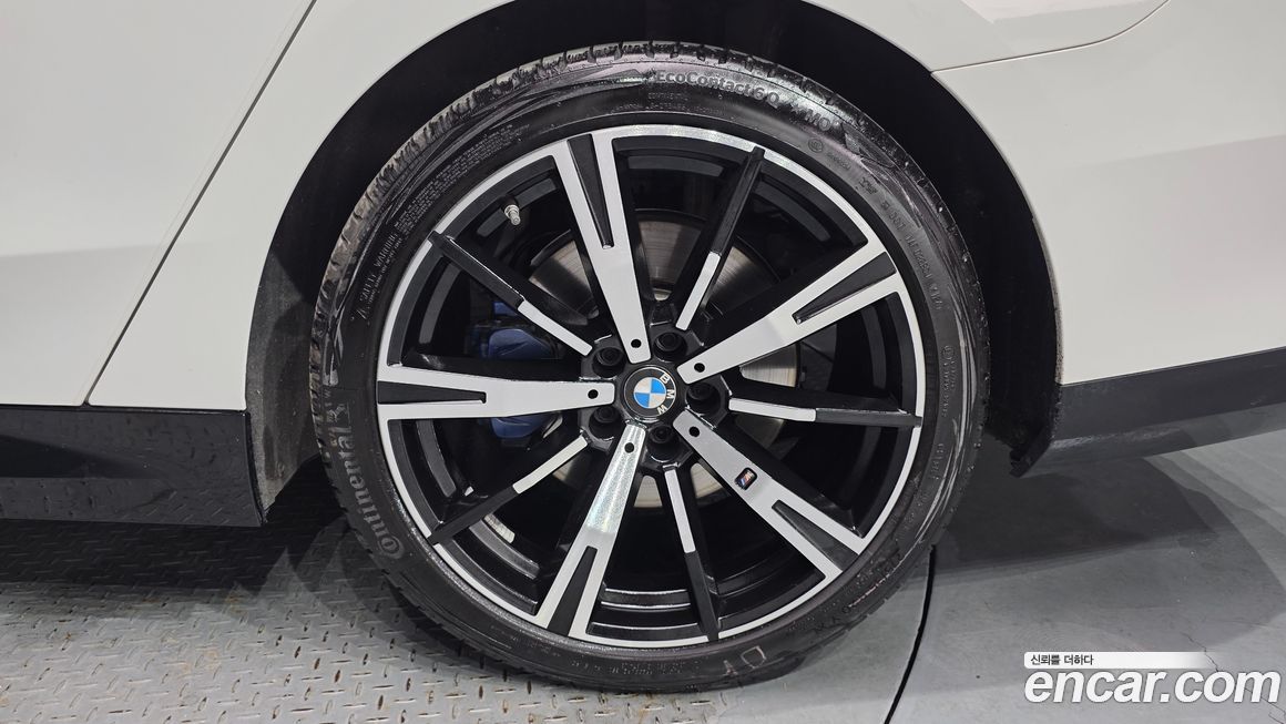BMW 5-Series 530i xDrive M Sport, 2025