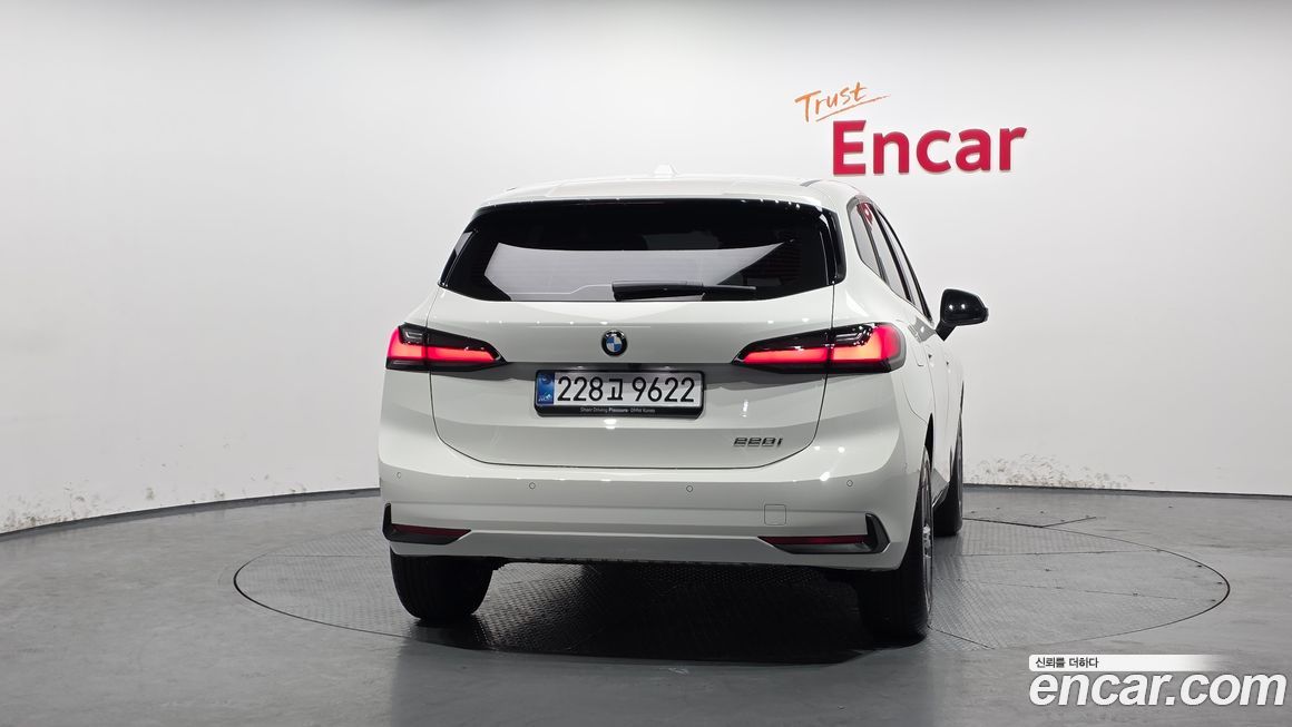 BMW 2-Series 220i Advantage, 2025