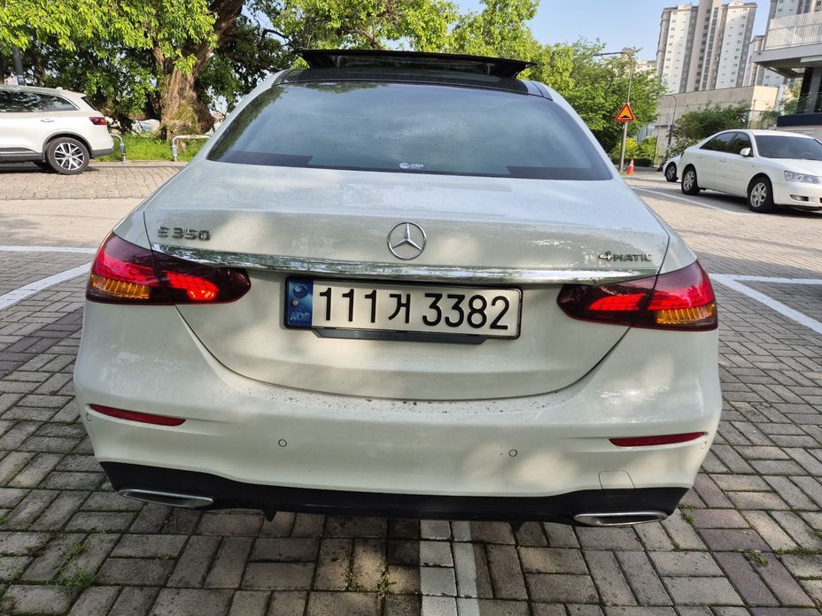Mercedes-Benz E-Class E350 4MATIC AMG Line, 2023