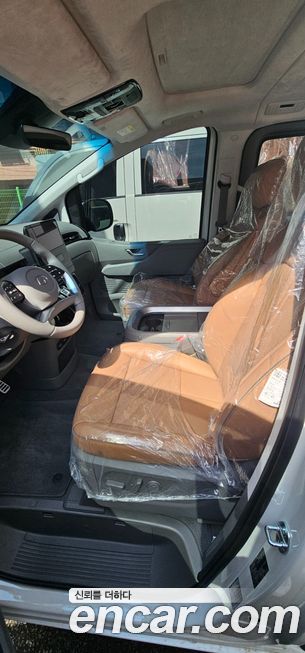 Hyundai Staria 4WD Lounge 7-Seater, 2025