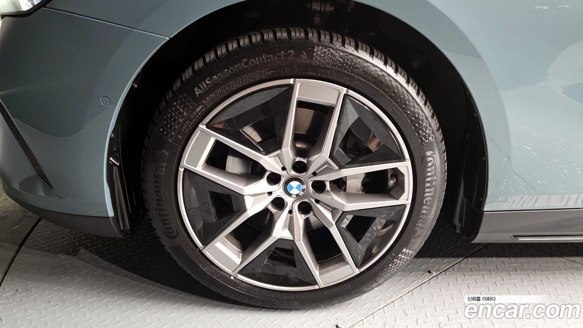 BMW 5-Series 530i xDrive, 2024