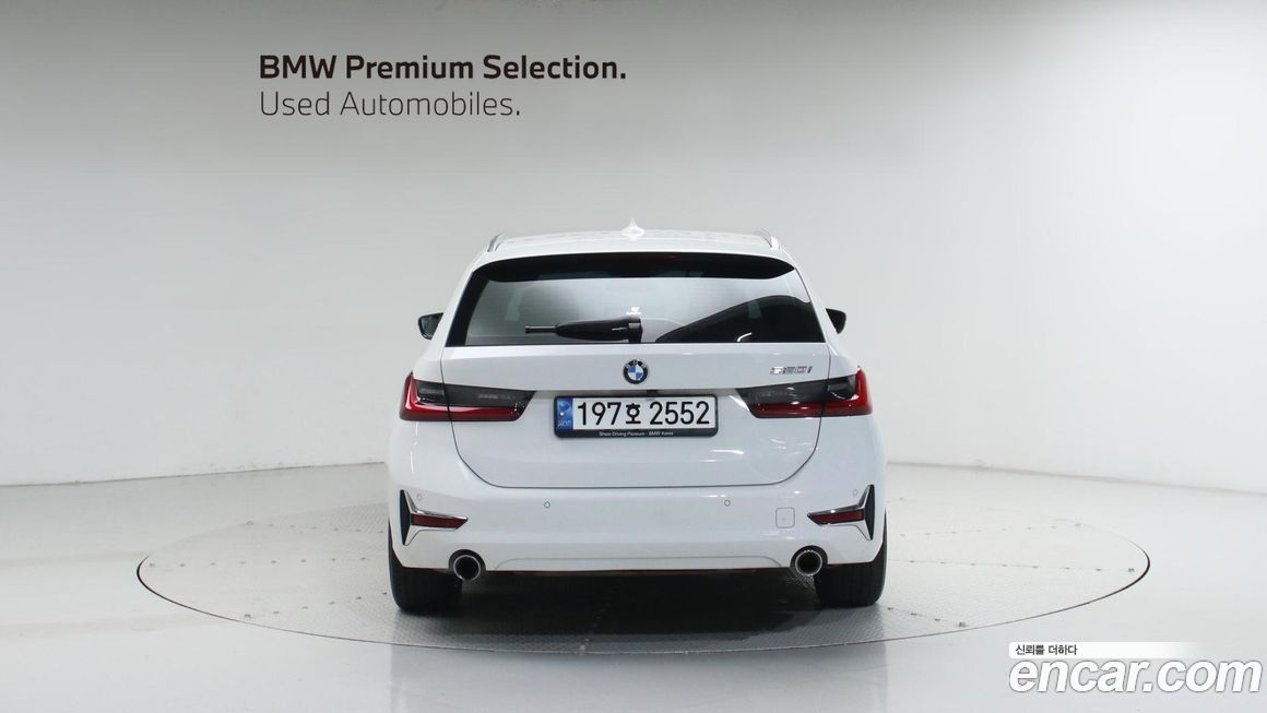BMW 3-Series 320i Touring Luxury, 2022