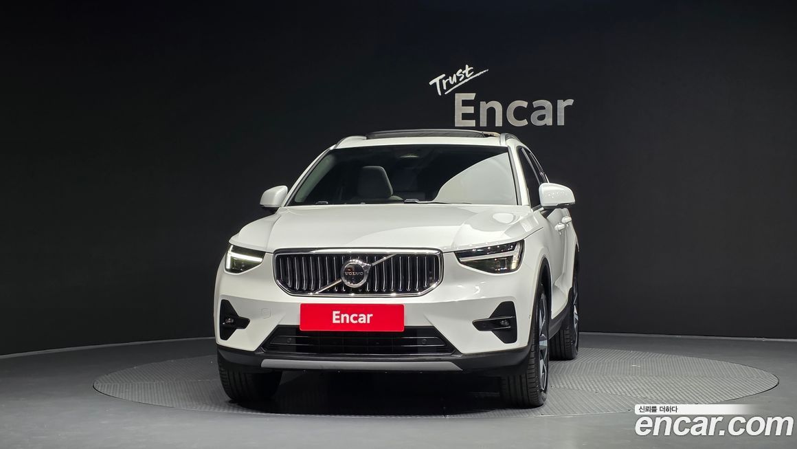 Volvo XC40 B4 Ultra Bright, 2025