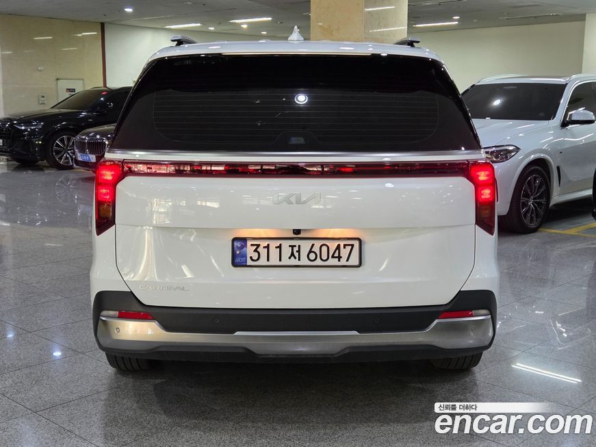 Kia Carnival 7-Seater Outdoor, 2025
