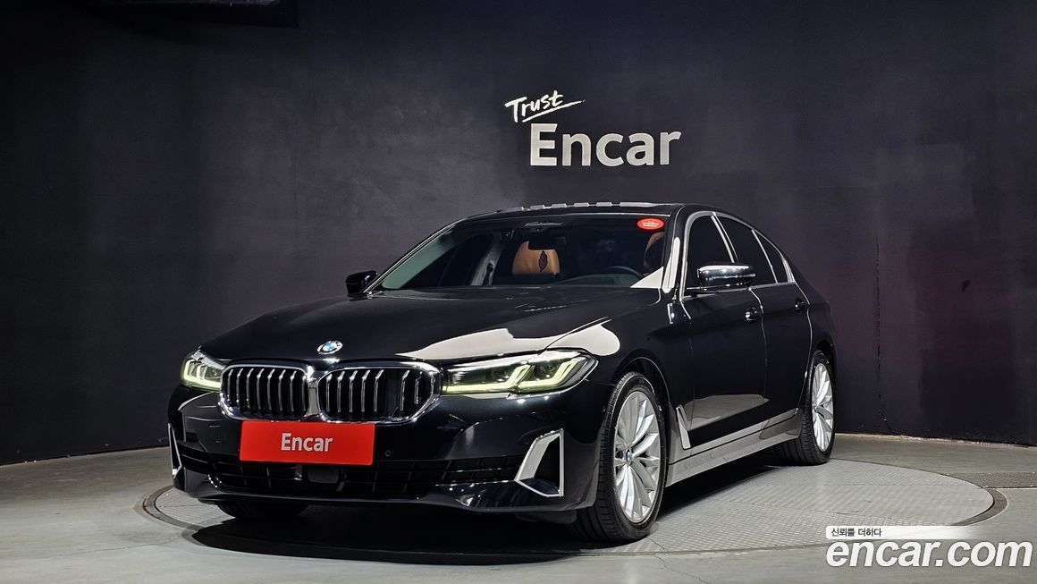 BMW 5-Series 520i Luxury, 2022