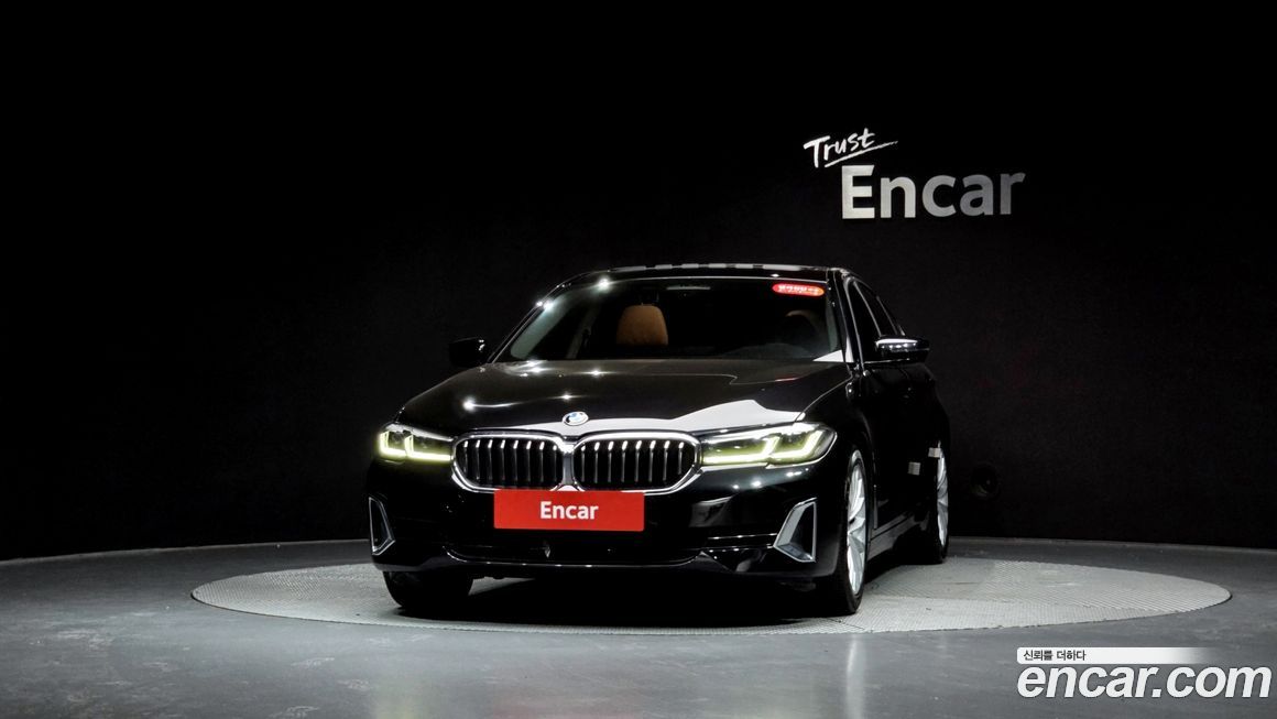 BMW 5-Series 520i Luxury, 2022