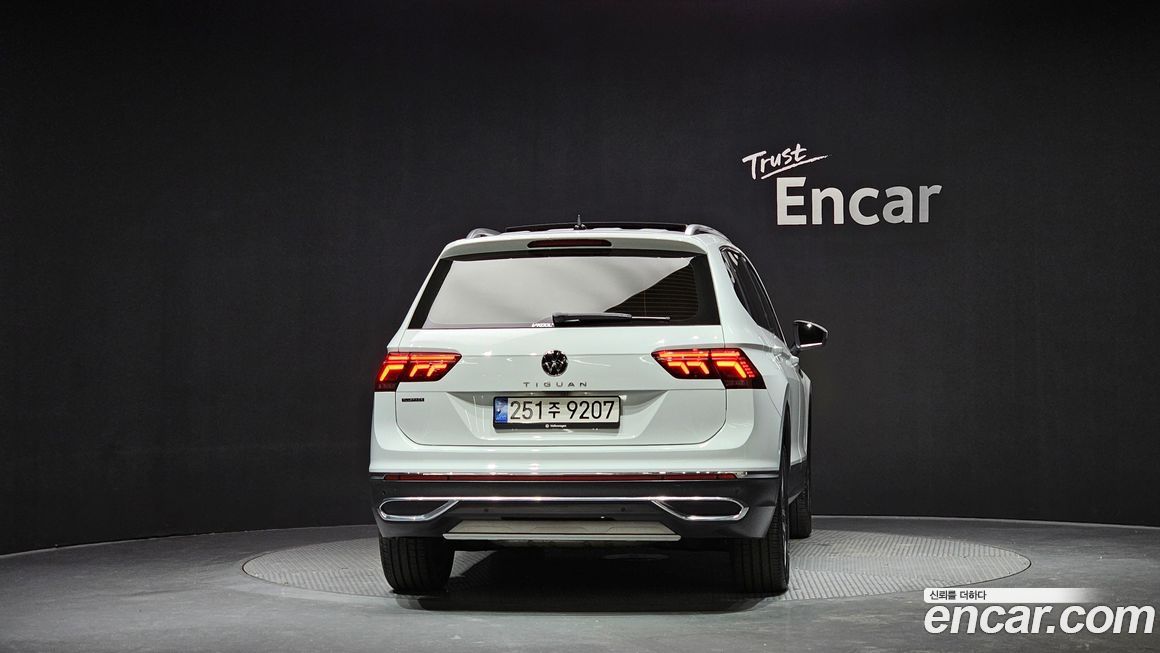 Volkswagen Tiguan 2.0 TSI Prestige, 2023