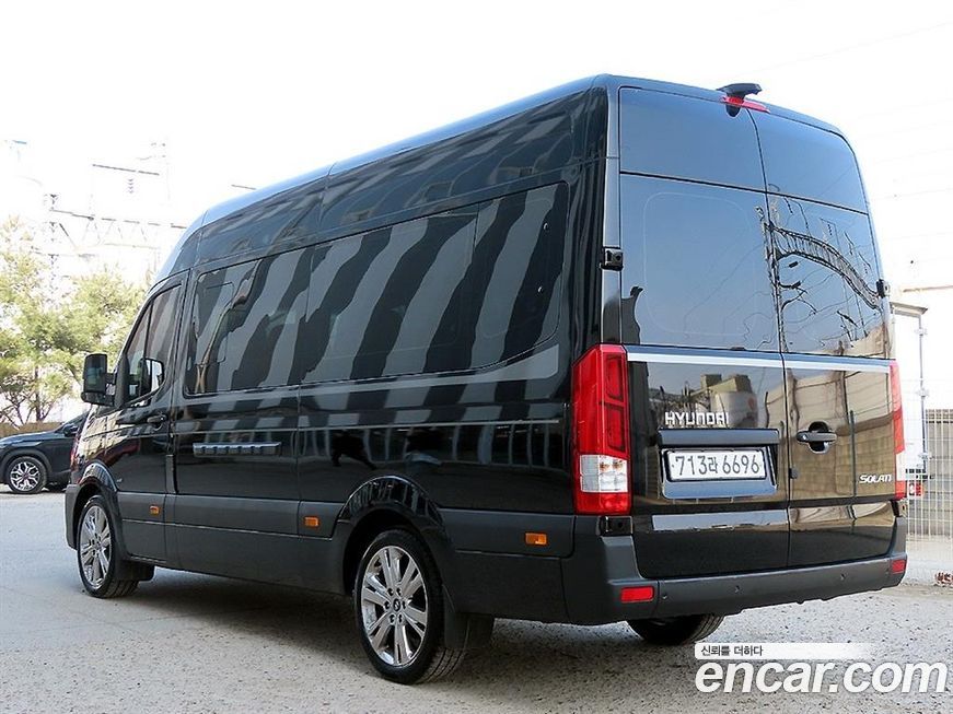 Hyundai Solati 15-seater, 2025