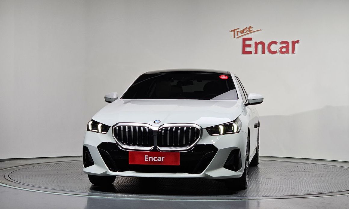 BMW 5-Series 520i M Sport, 2025
