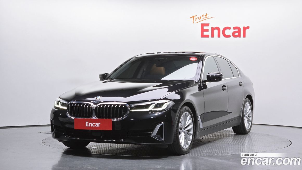 BMW 5-Series 520i Luxury, 2022