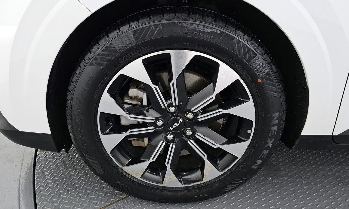 Kia Carnival 9-Seater Signature, 2023