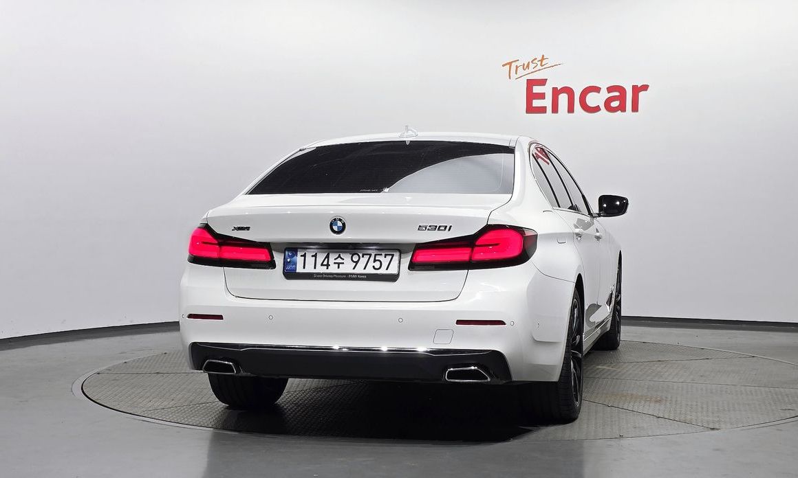 BMW 5-Series 530i xDrive Luxury, 2023