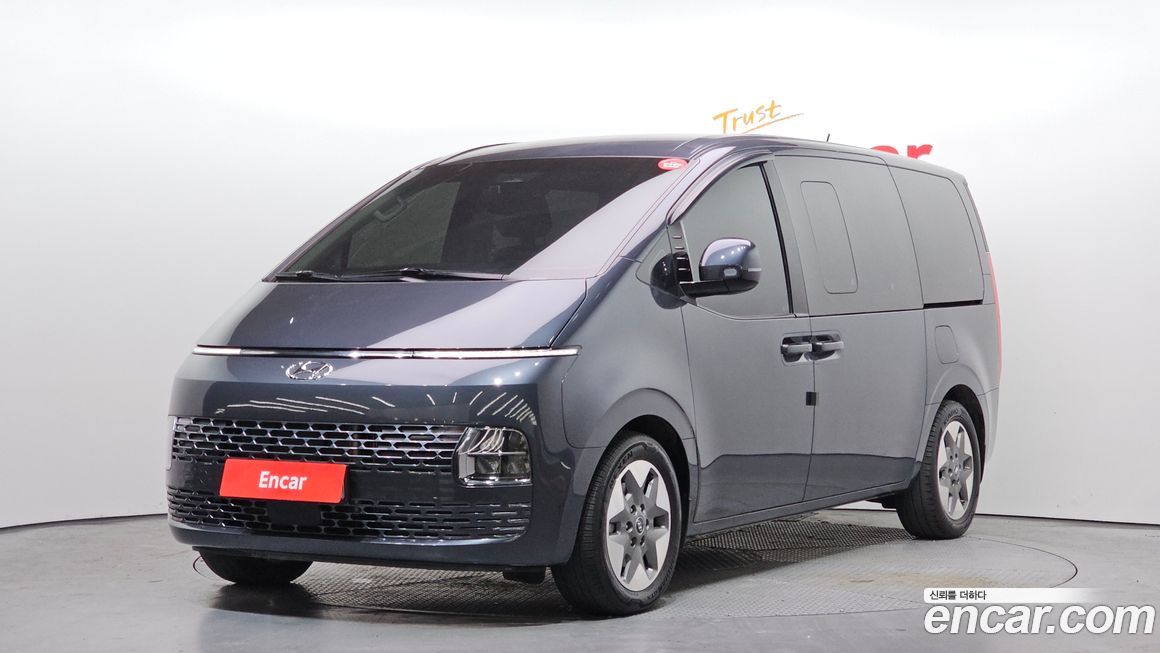 Hyundai Staria 4WD Tourer 11-Seater, 2024