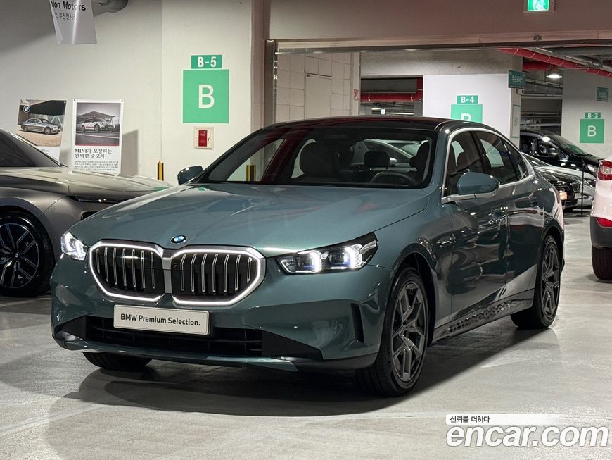 BMW 5-Series 530i xDrive, 2025