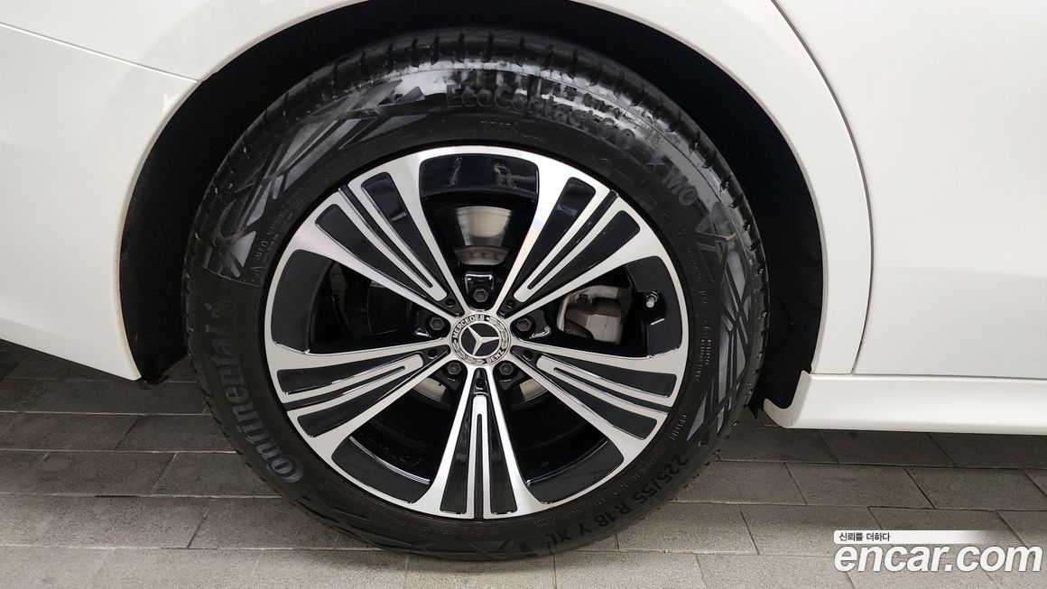 Mercedes-Benz E-Class E200 Avantgarde, 2025