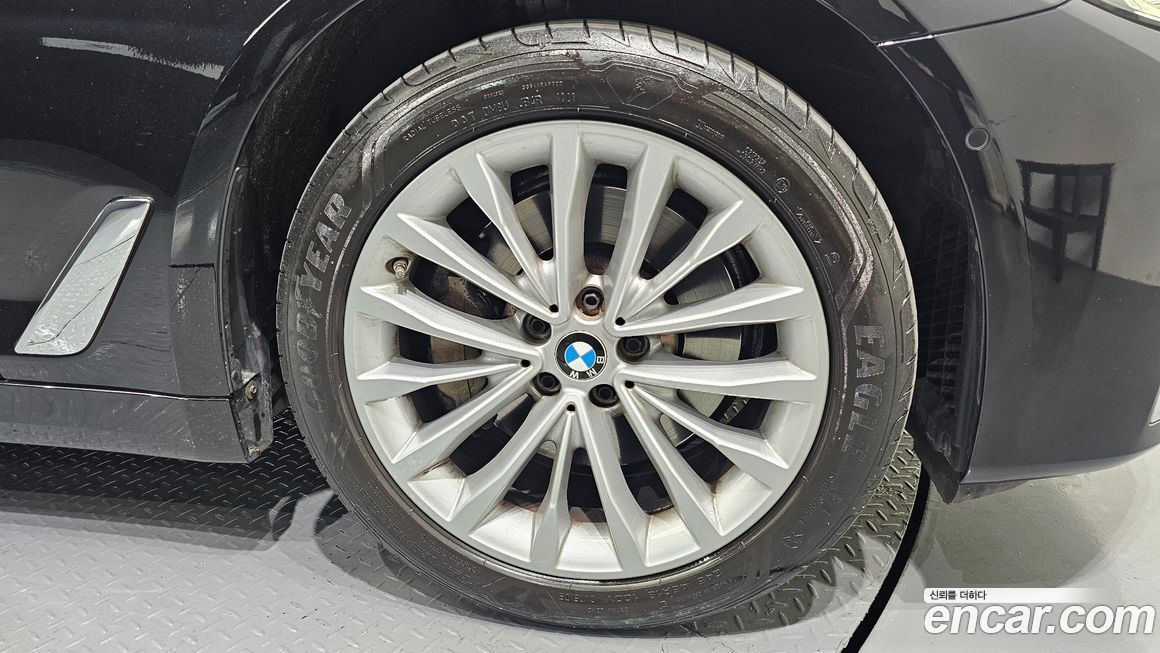 BMW 5-Series 530i xDrive Luxury, 2022