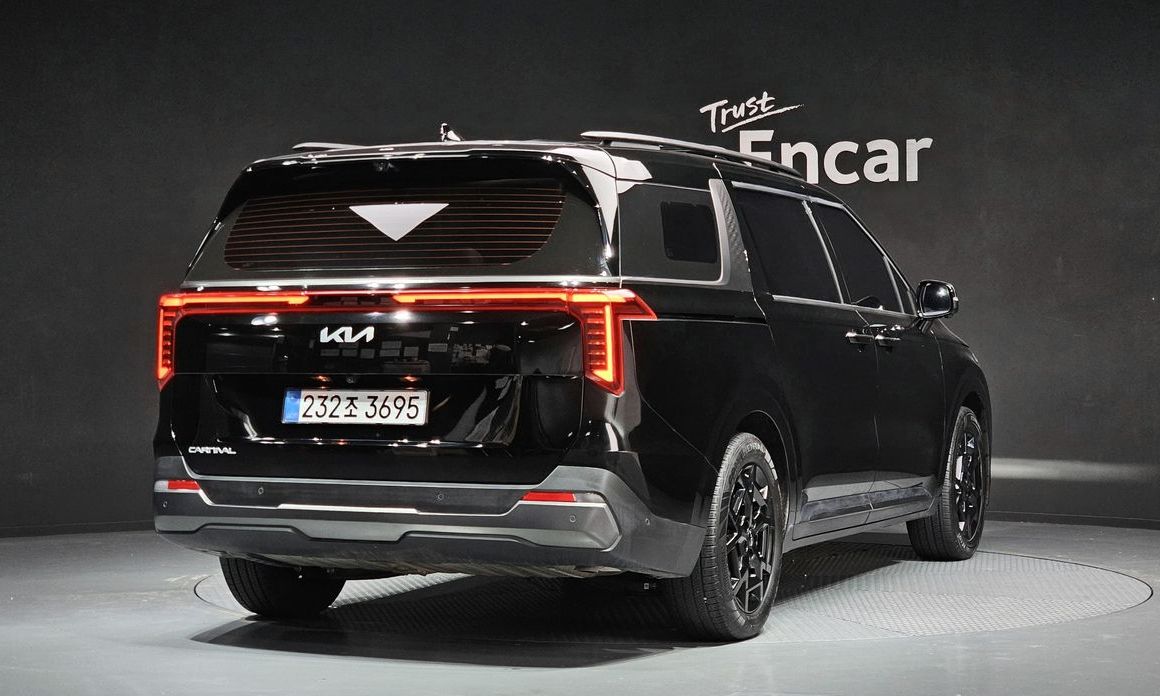 Kia Carnival 9-Seater Gravity, 2025