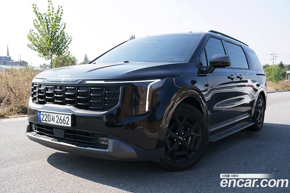 Kia Carnival 9-Seater Gravity, 2025