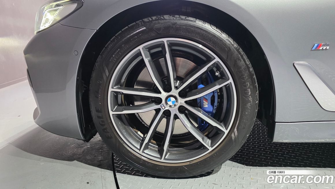 BMW 5-Series 520i M Sport, 2023