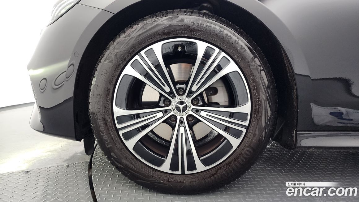 Mercedes-Benz E-Class E200 Avantgarde, 2025