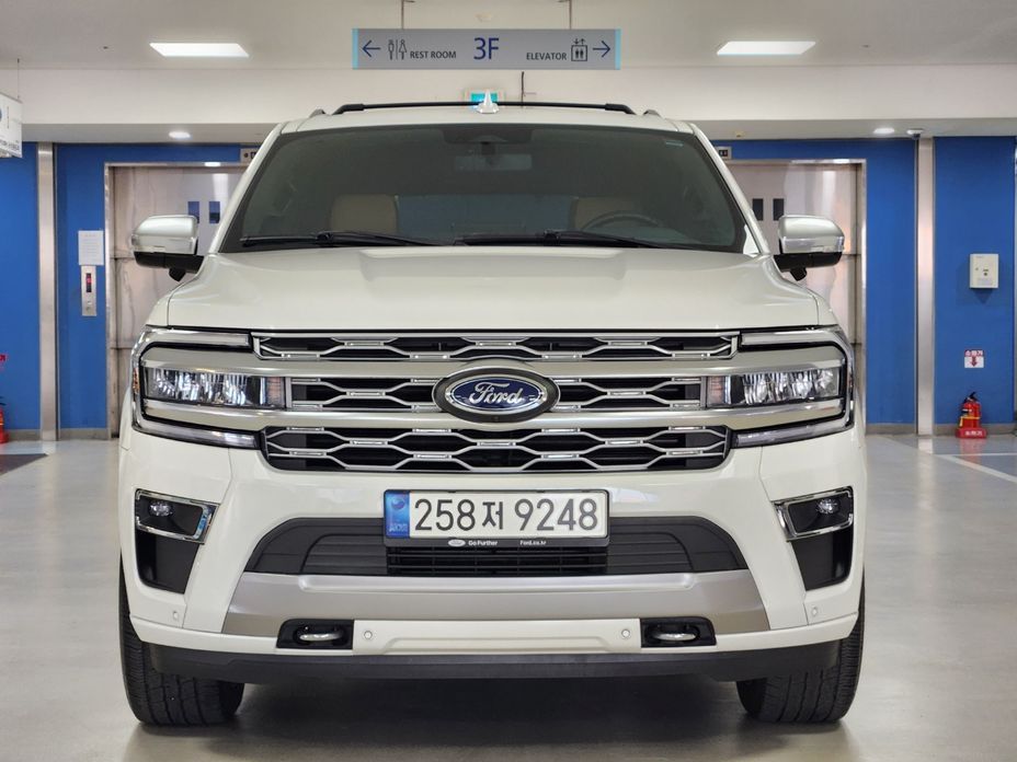 Ford Expedition Platinum 4WD, 2023