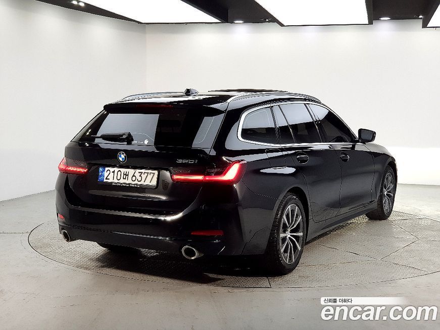 BMW 3-Series 320i Touring, 2023