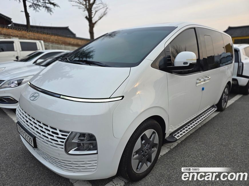 Hyundai Staria Tourer 11-Seater, 2025
