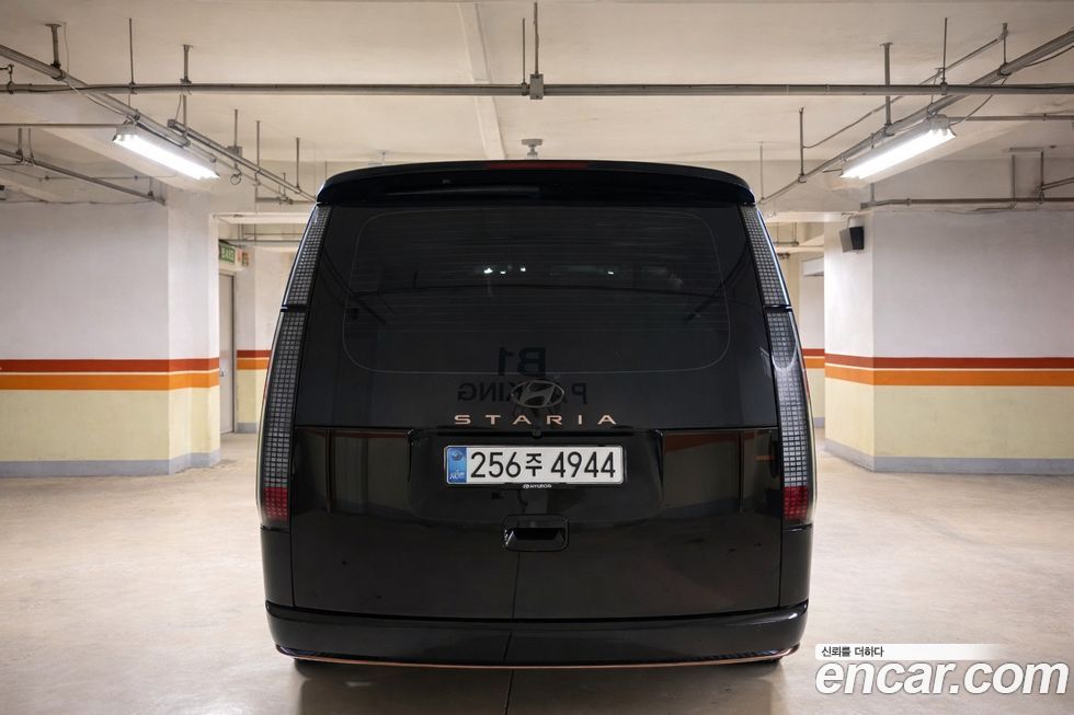 Hyundai Staria 4WD Lounge 7-Seater, 2025