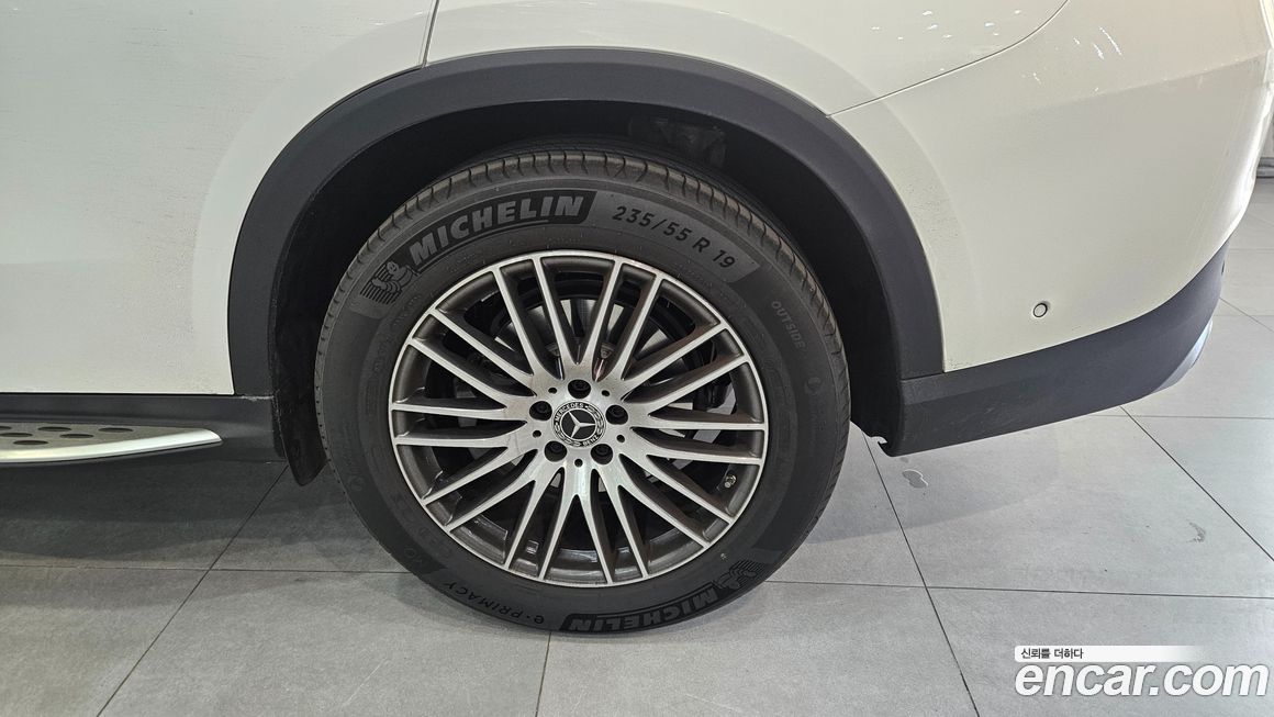 Mercedes-Benz GLC-Class GLC300 4MATIC Avnatgarde Coupe, 2025