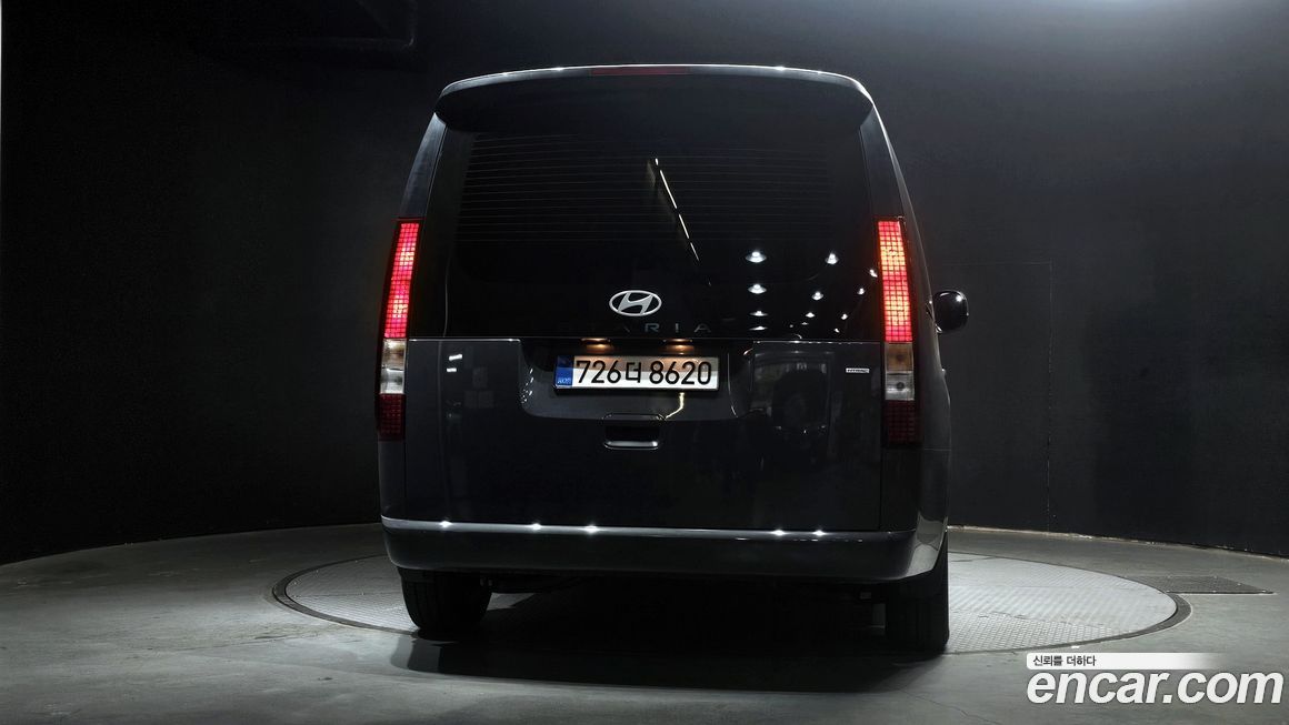 Hyundai Staria 4WD Tourer 11-Seater, 2025