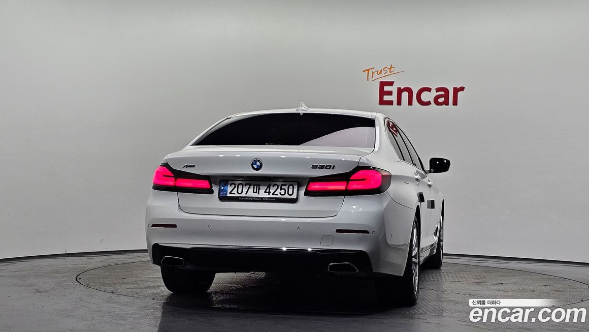 BMW 5-Series 530i xDrive Luxury, 2023