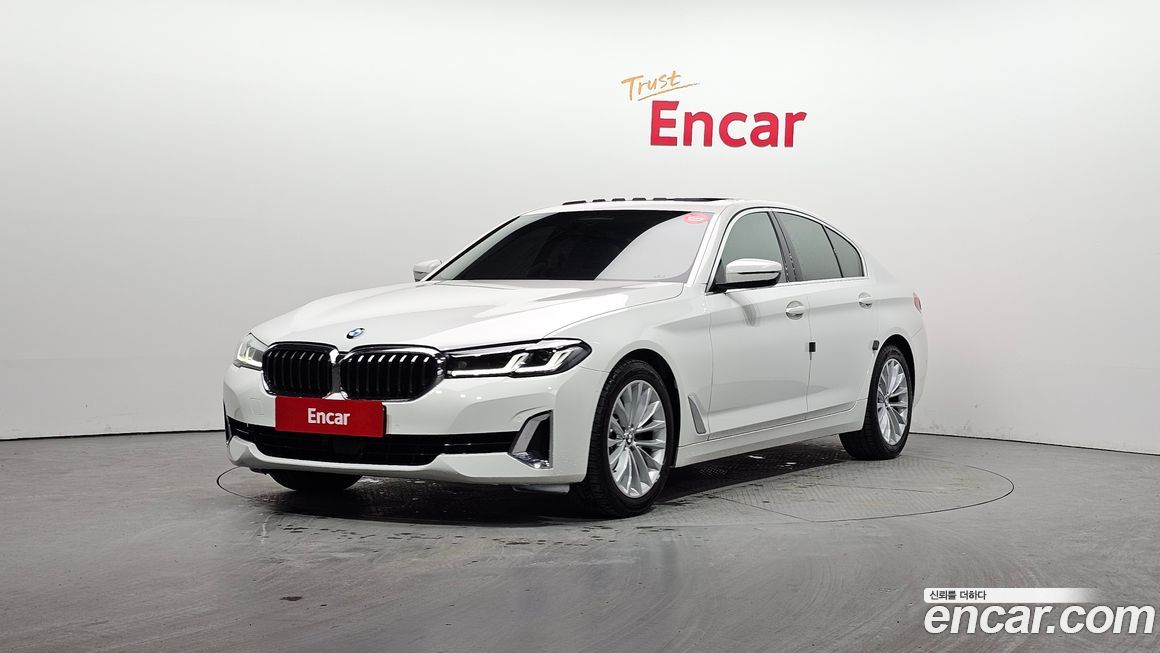 BMW 5-Series 520i Luxury, 2022