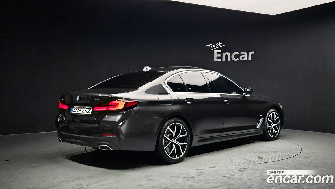 BMW 5-Series 530i xDrive M Sport Package, 2023