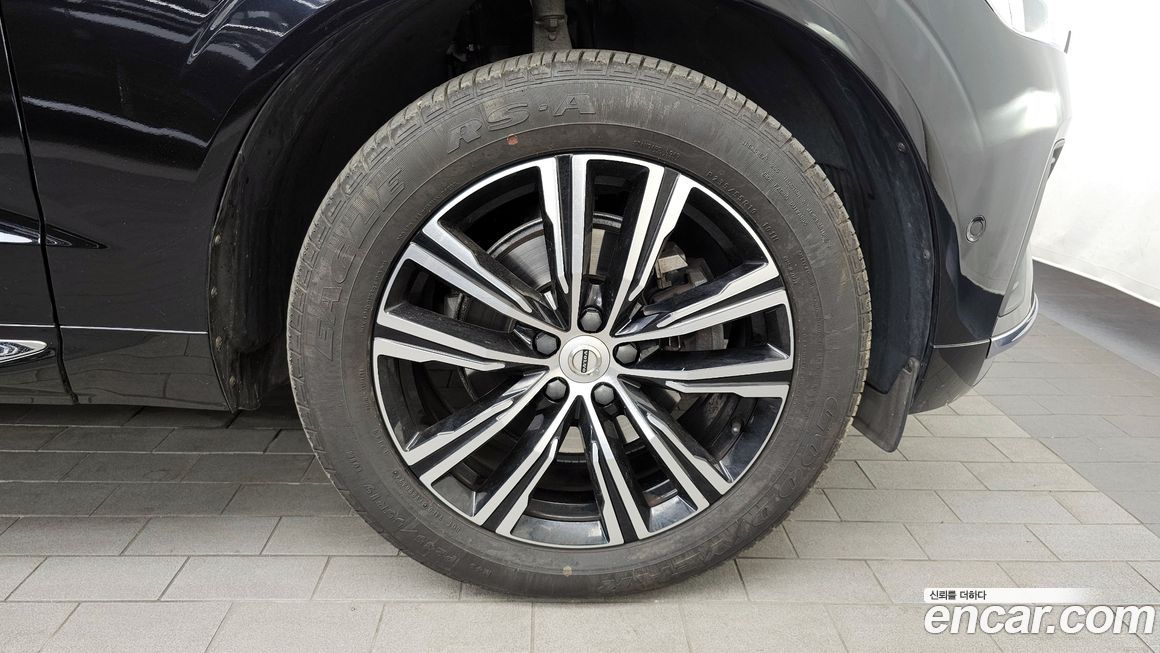 Volvo XC60 B5 Inscription, 2022