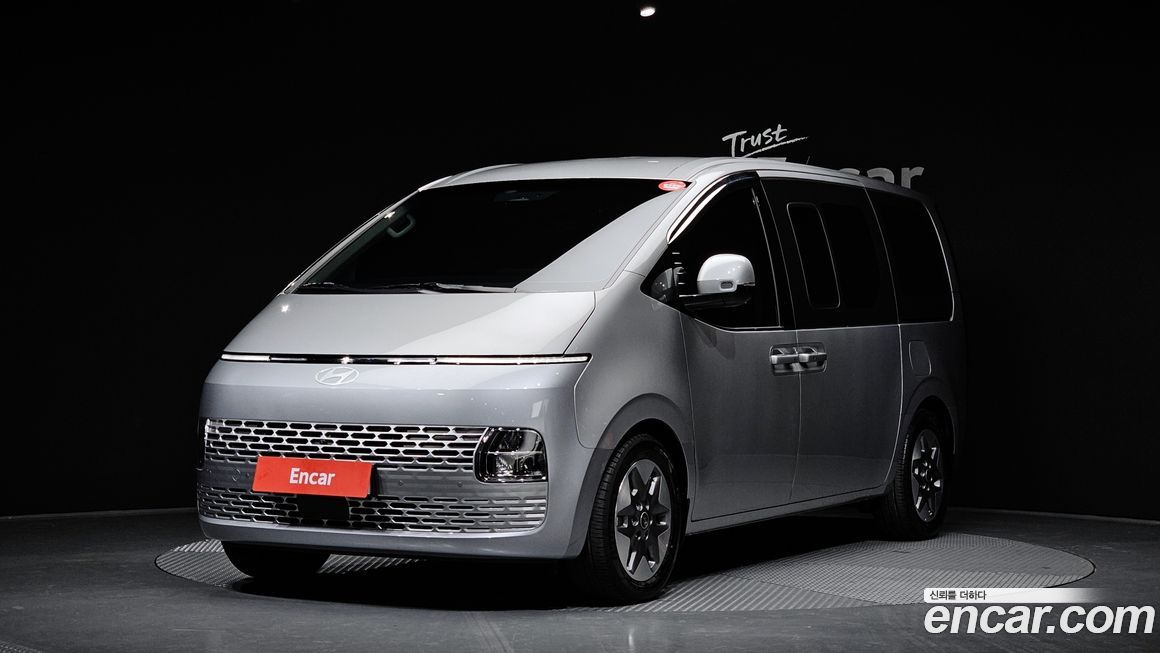 Hyundai Staria Tourer 11-Seater, 2025