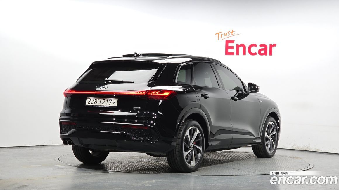 Audi Q5 40 TDI Quattro S Line Black Edition, 2025