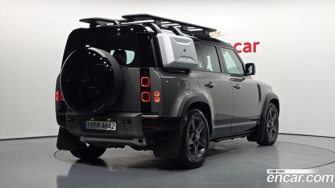 Land Rover Defender 110 P300 X-Dynamic SE, 2025