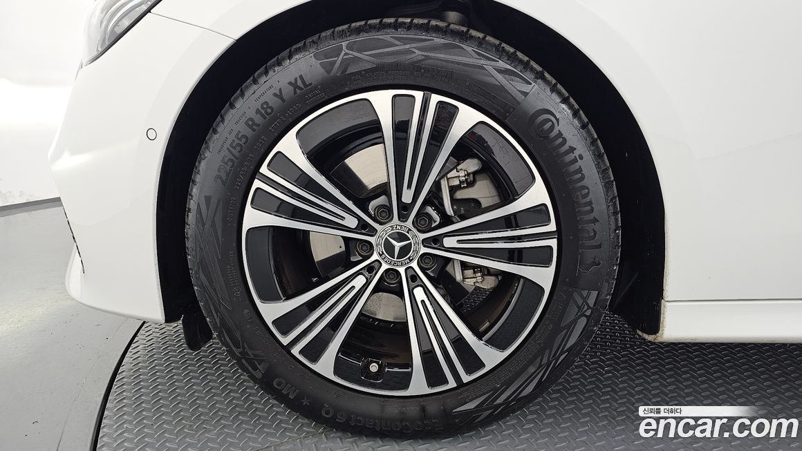 Mercedes-Benz E-Class E200 Avantgarde, 2025