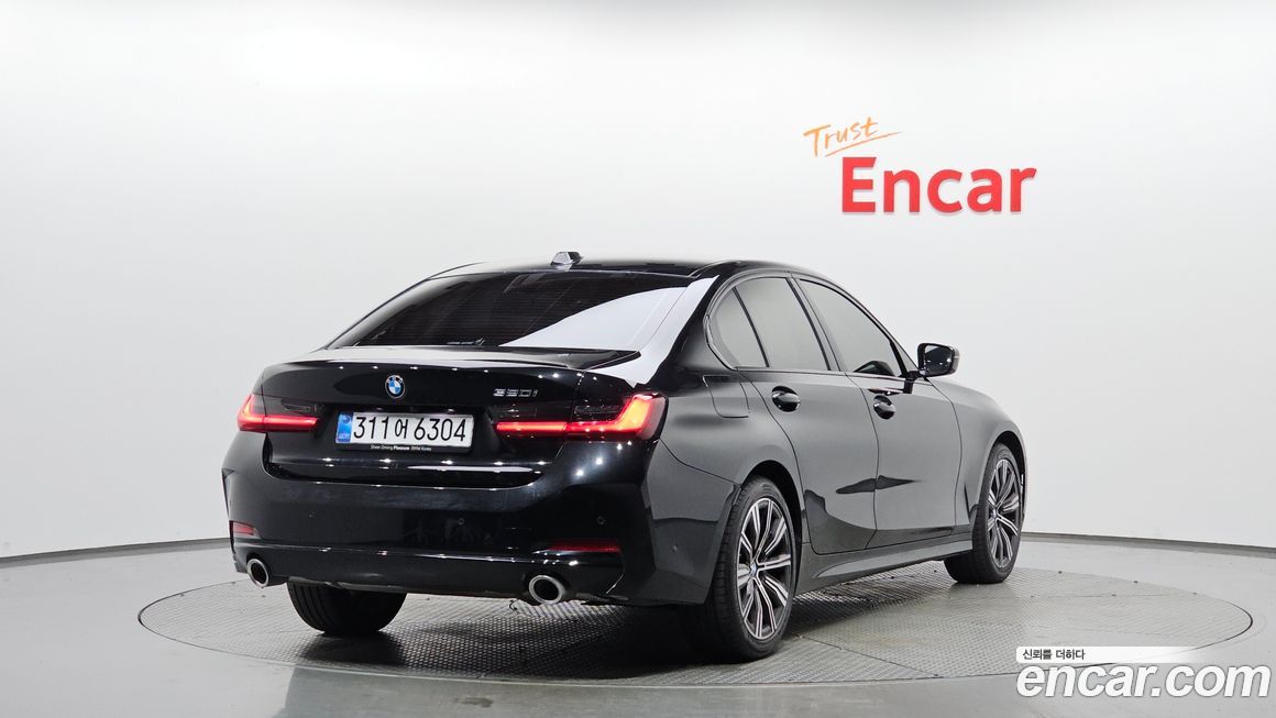 BMW 3-Series 320i, 2025