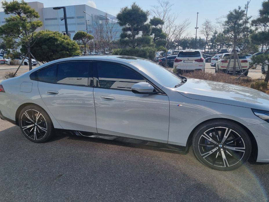 BMW 5-Series 530i xDrive M Sport, 2024