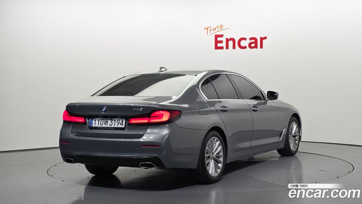 BMW 5-Series 520i Luxury, 2023