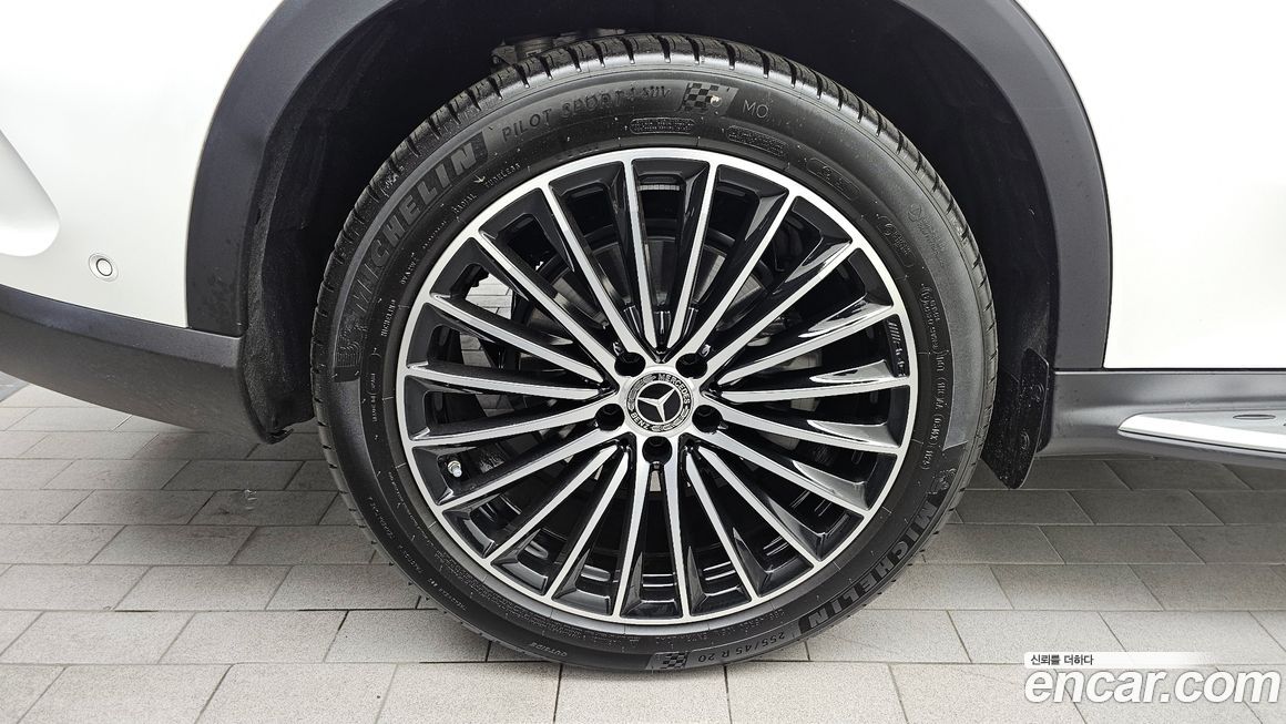 Mercedes-Benz GLC-Class GLC300 4MATIC AMG Line, 2025